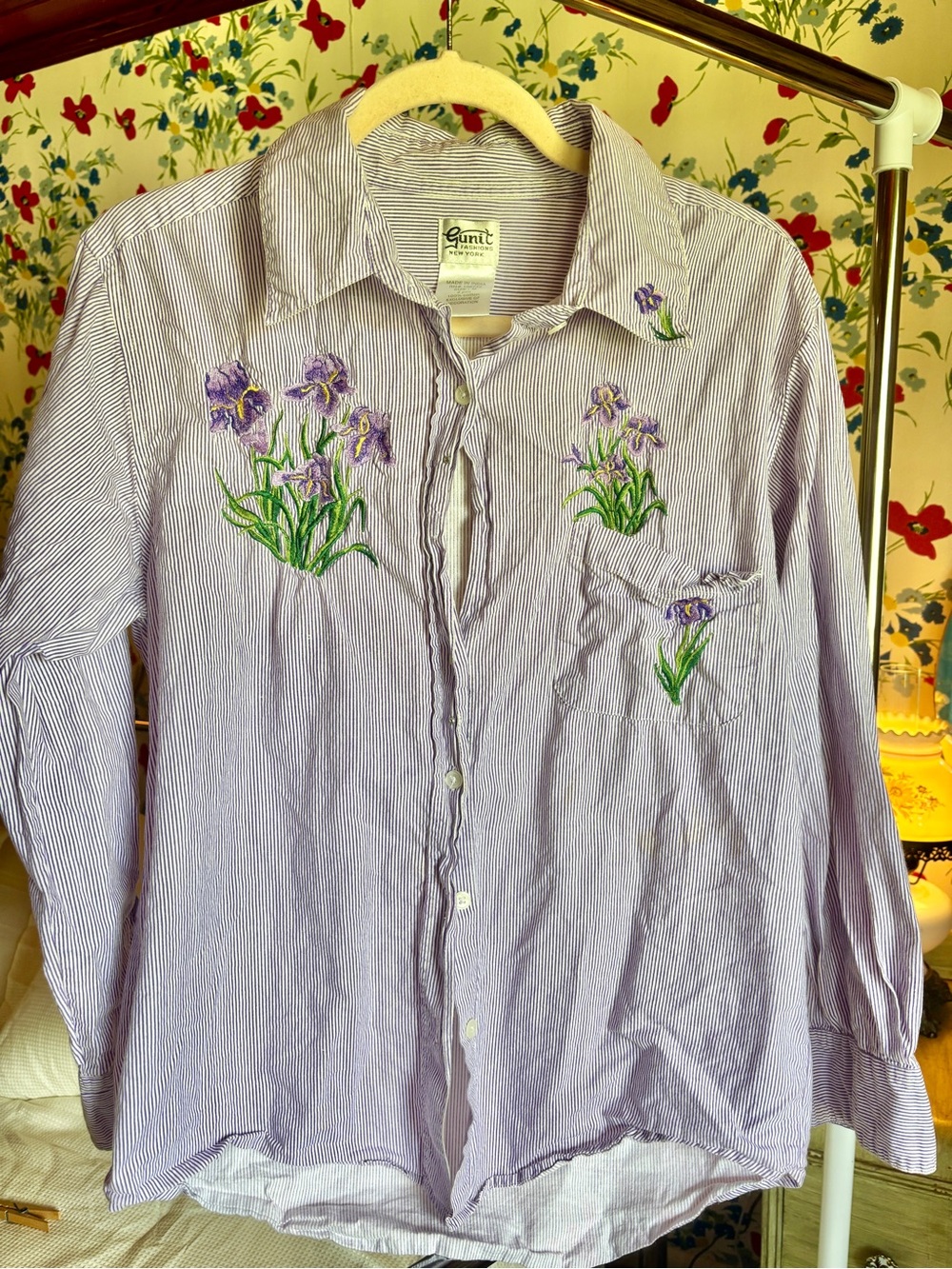 vintage Cottagecore purple pinstripe embroidered iris button-up shirt size med